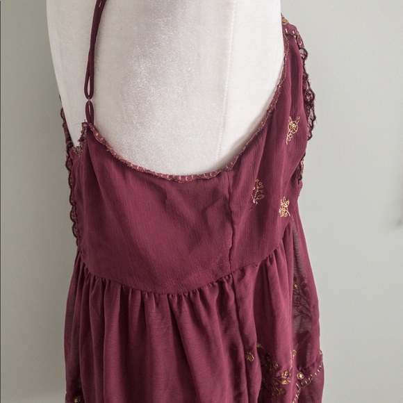 Delicate & Dainty Sequin Dress
*small tear in back as pictured - Picture 2 of 8